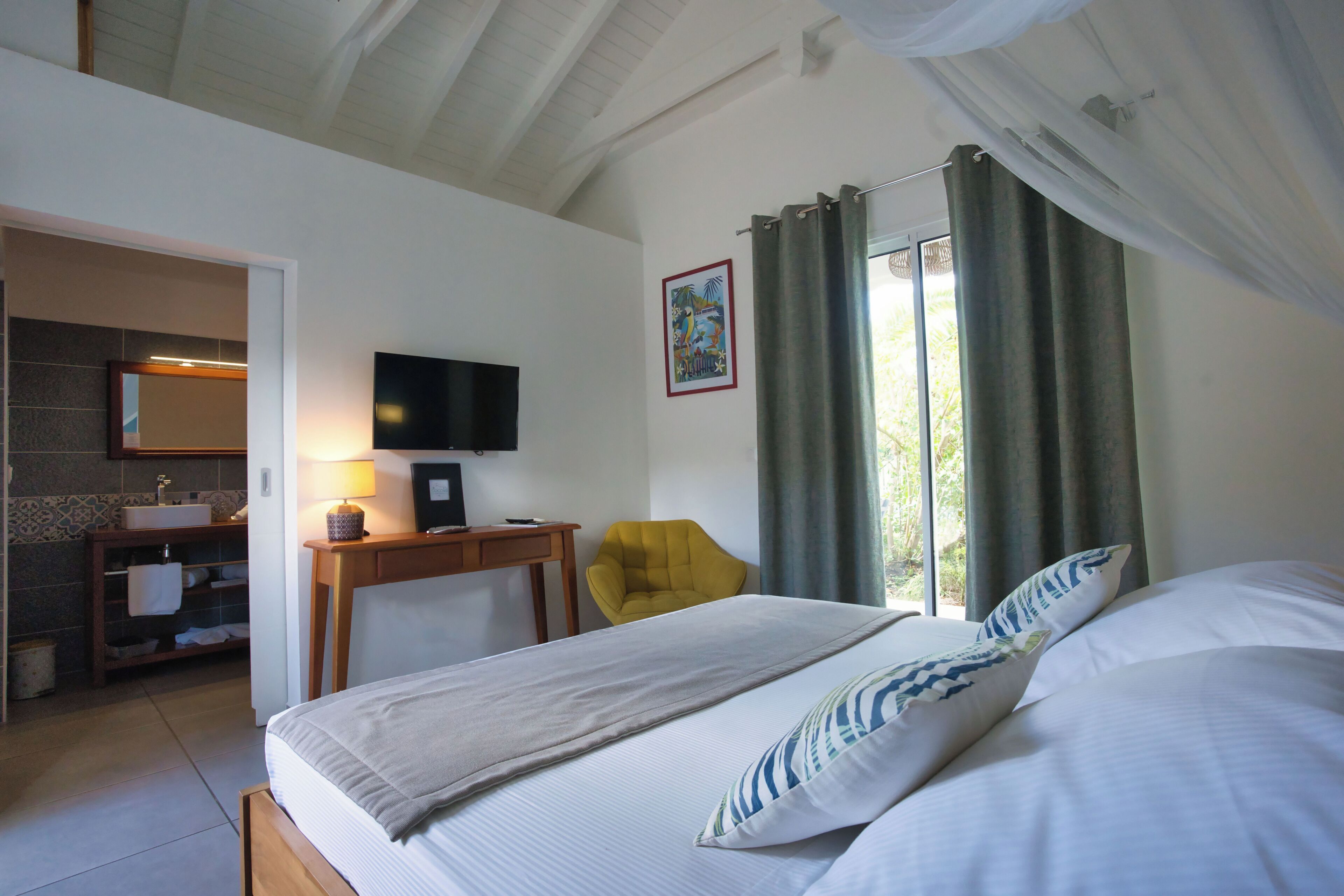 Comfort Room | Premium bedding, pillowtop beds, minibar, in-room safe