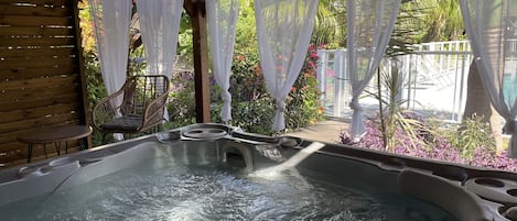 Spa tub