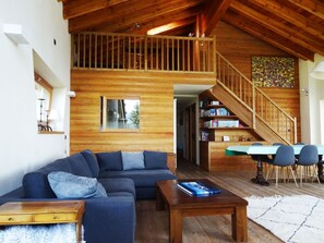 Een flatscreentelevisie