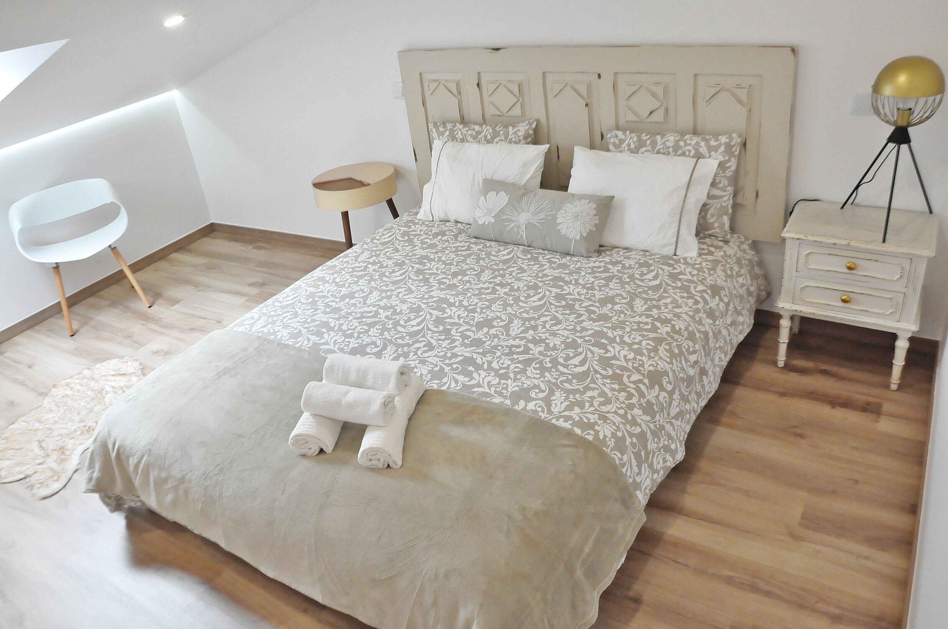 2 多间卧室、办公桌、熨斗/熨衣板、WiFi