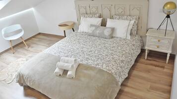 2 slaapkamers, een bureau, een strijkplank/strijkijzer, wifi