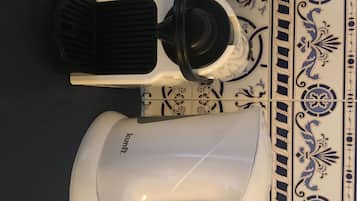 Haartrockner, Handtücher, Toilettenpapier
