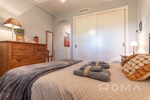 1 dormitorio, tabla de planchar con plancha, wifi gratis y ropa de cama