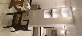 One bedroom luxurious apartment close to airport