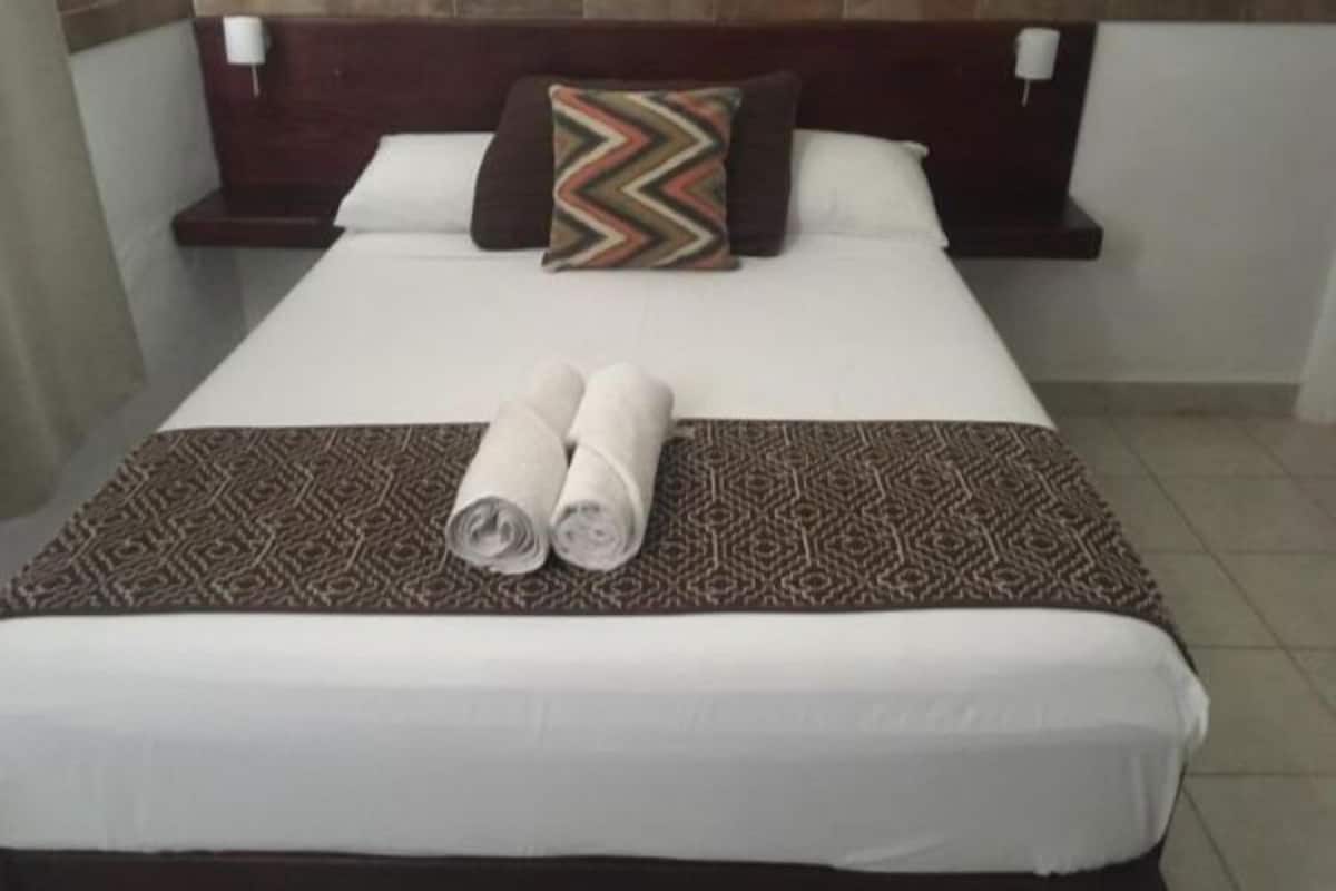 Standard Single Room | Minibar, in-room safe, free WiFi, bed sheets