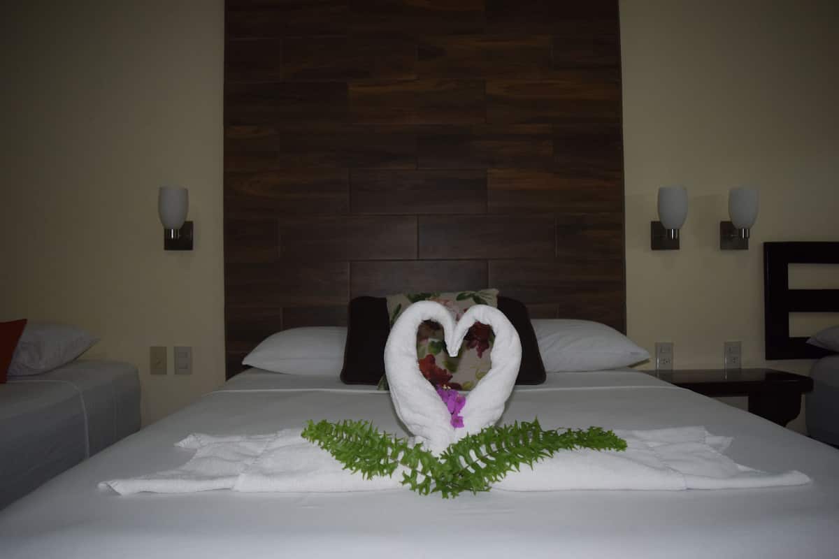 habitacion familiar (4 personas) | 1 bedroom, minibar, in-room safe, free wifi