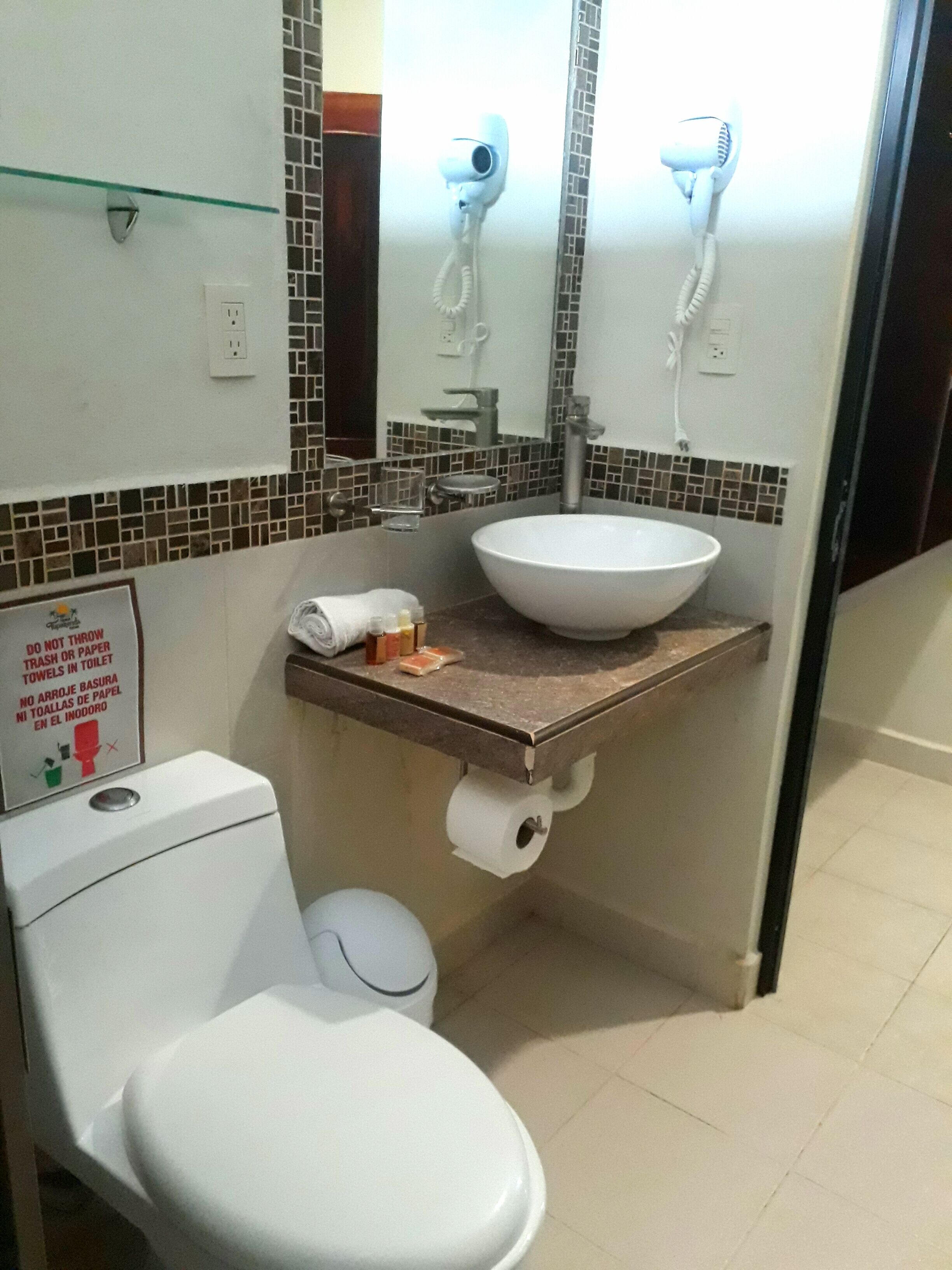 standard double room | bathroom | shower, rainfall showerhead, free toiletries, towels