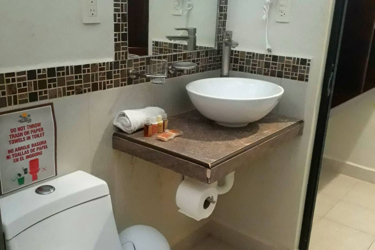 standard double room | bathroom | shower, rainfall showerhead, free toiletries, towels