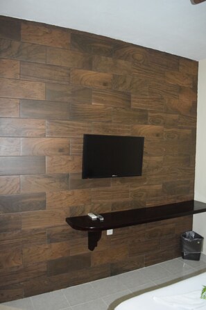 Habitación doble estándar | Televisión