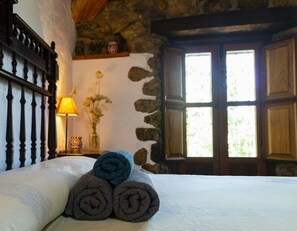 3 slaapkamers, een strijkplank/strijkijzer, wifi, beddengoed