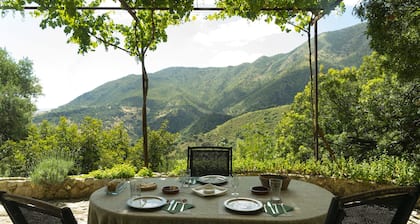 Villa with pool lost in the mountains