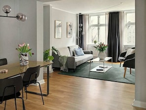 Smart TV, offices - Spacious Two-Bedroom Apartment for 6 (København)