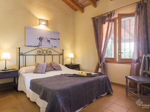 1 bedroom, iron/ironing board, internet, bed sheets - Can Gallu. Villa Adults Only with private pool in Moscari. (Moscari)
