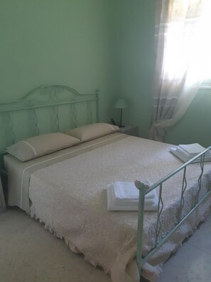 1 habitación y ropa de cama 