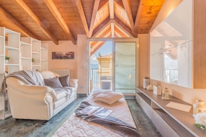 1 habitación, tabla de planchar con plancha, wifi gratis y ropa de cama