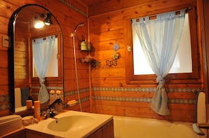 Bathtub, hair dryer, bidet, towels