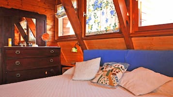 2 camere, una scrivania, ferro/asse da stiro, culla da viaggio