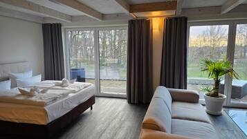 Luxury Studio | Hypo-allergenic bedding, soundproofing, free WiFi, bed sheets