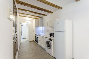 Fridge, microwave, oven, coffee/tea maker - ApartUP Central Market I (Valencia)