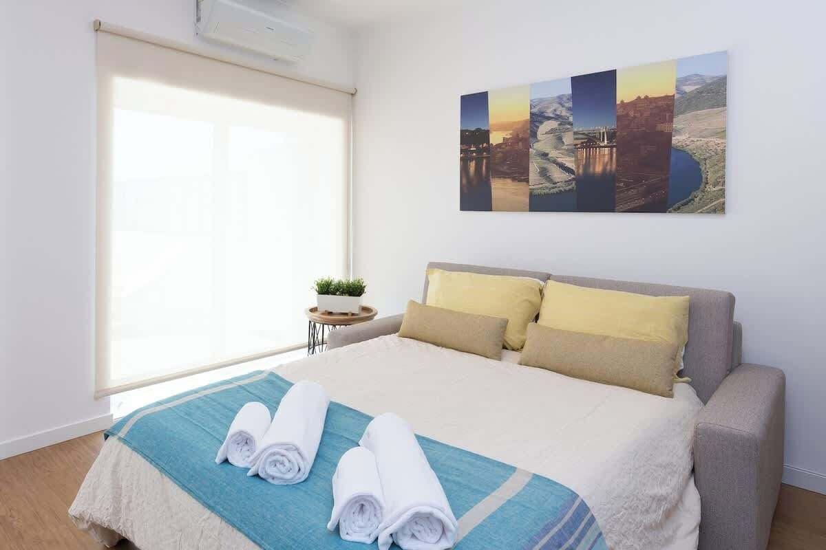 2 dormitorios, tabla de planchar con plancha, cuna de viaje y wifi