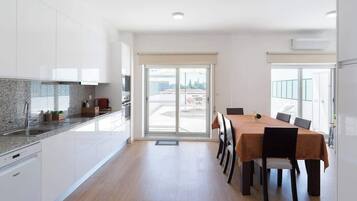 Fridge, microwave, oven, stovetop