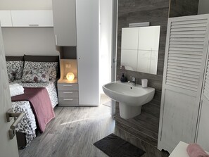 2 chambres, fer et planche Ă repasser, Wi-Fi gratuit, draps fournis