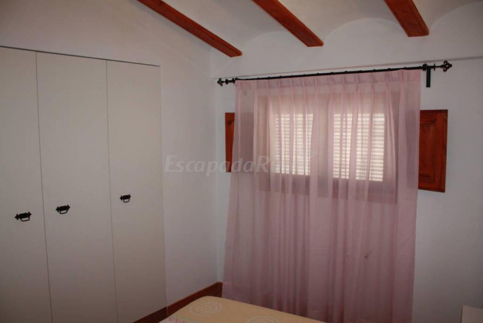 3 bedrooms, bed sheets