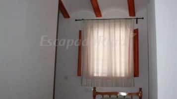 3 bedrooms, bed sheets