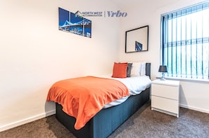 3 bedrooms, desk, iron/ironing board, WiFi