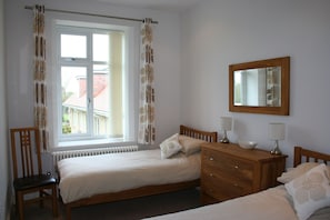 2 bedrooms, iron/ironing board, travel cot, free WiFi
