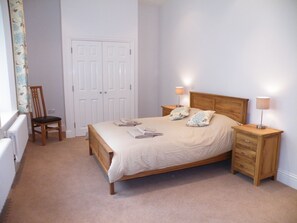 2 chambres, fer et planche à repasser, lit parapluie, Wi-Fi gratuit