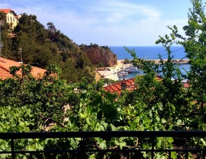 Property grounds - Christina’s vintage studio (Limenaria)