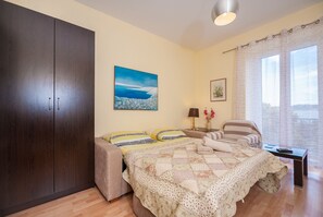 2 bedrooms, soundproofing, internet, bed sheets