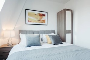 Iron/ironing board, WiFi, bed sheets
