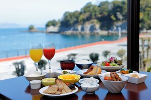 Daily buffet breakfast (JPY 3300 per person)