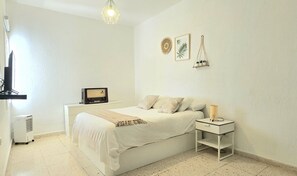 3 bedrooms, iron/ironing board, travel crib, free WiFi