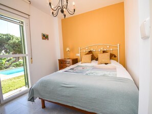 4 slaapkamers, een strijkplank/strijkijzer, wifi, beddengoed