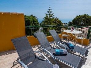 Outdoor dining - Cosy holiday home with private pool in Salobreña (Salobreña)