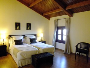 17 soverom, safe på rommet, strykejern/-brett og wi-fi (inkludert)