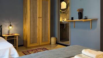Standaard driepersoonskamer | Luxe beddengoed, geluiddichte muren, gratis wifi, beddengoed