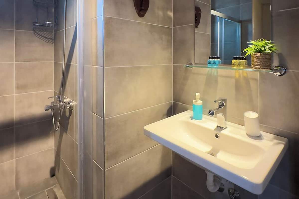 comfort double room, garden view | bathroom | shower, free toiletries, hair dryer, slippers