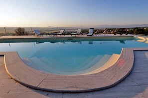 Outdoor pool, a heated pool - Tenuta Lisetta - Charming Resort (Monterotondo)