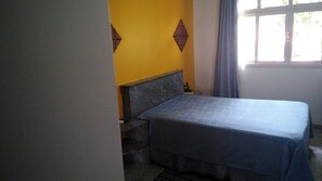 Chambre Deluxe | Rideaux occultants, fer et planche à repasser, Wi-Fi gratuit