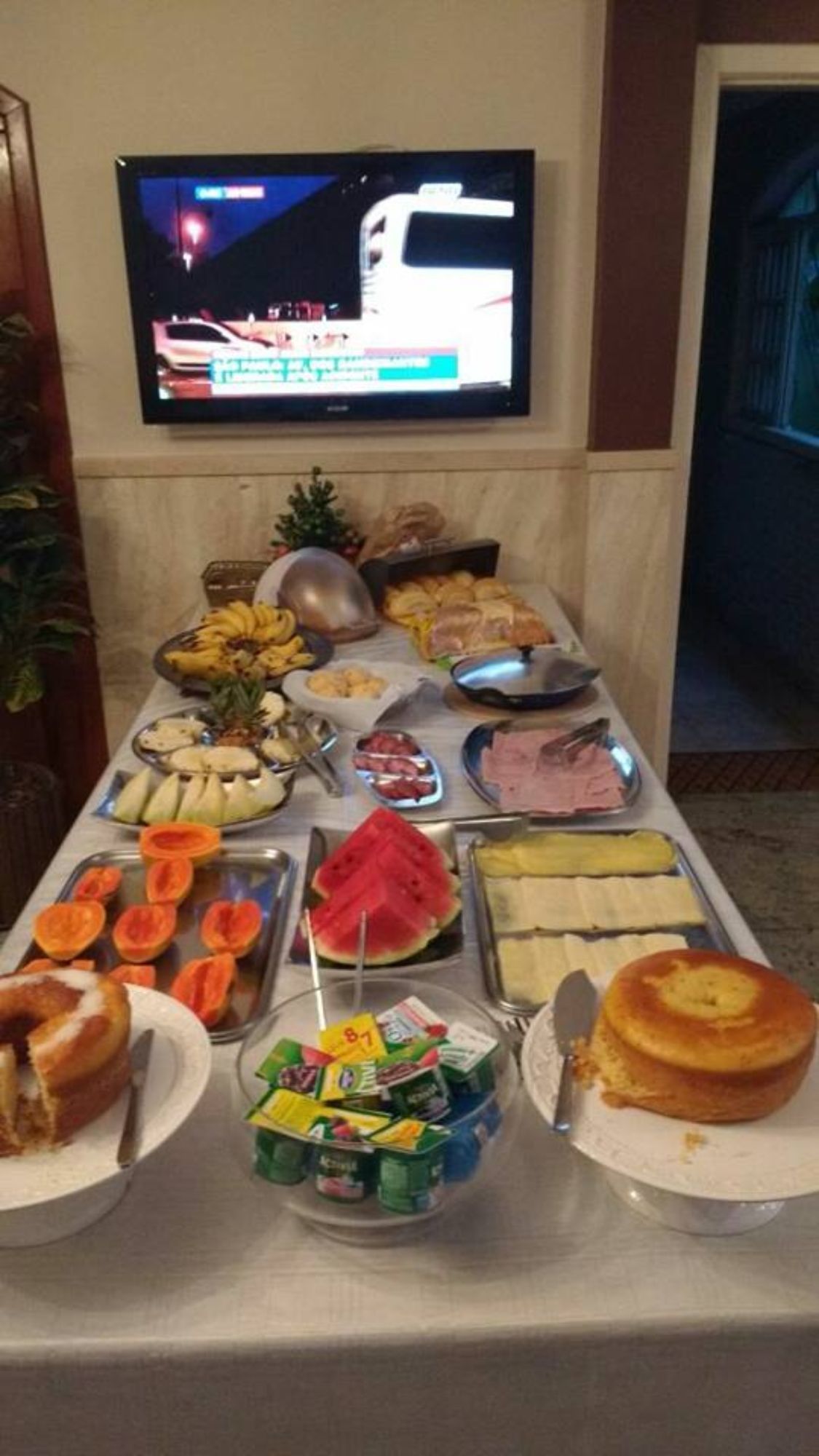 Café da manhã completo grátis todos os dias