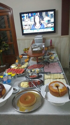 Petit déjeuner complet compris tous les jours