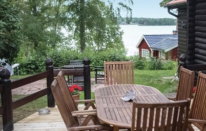 Cozy home in Kvicksund with sauna