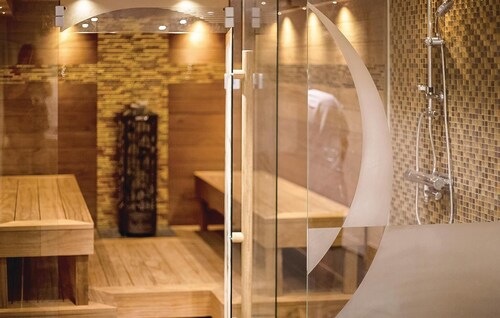 Cozy home in Kvicksund with sauna