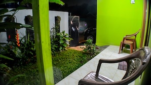 家庭單棟房屋 | 露台/庭院