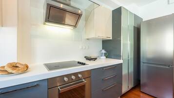 Réfrigérateur, four, plaque de cuisson, lave-vaisselle