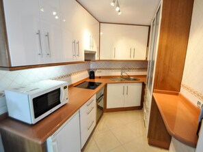 Frigorifero, microonde, forno, lavastoviglie